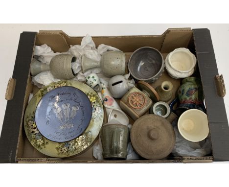 A lot of studio pottery to include St Ives Leach Pottery, Chelsea, Fishley-Holland 