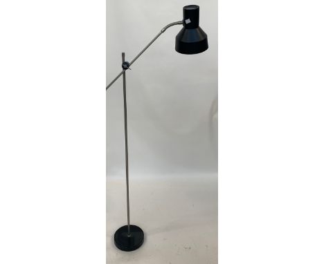 An adjustable floorstanding lamp, 140cmH 