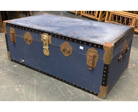 A vintage blue travel trunk, 91cmW 