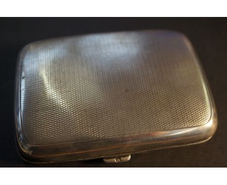 Silver fully hallmarked cigarette case (Sheffield) engine turned decoration 80g (concave) 