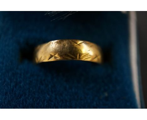 22ct Gold ring Size K Weight 2.4g