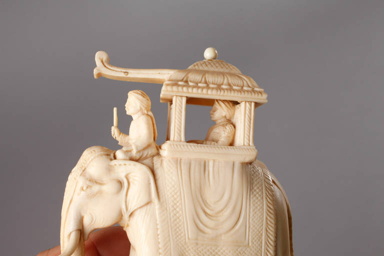 Figürliche Elfenbeinschnitzerei wohl Indien, Anfang 20.