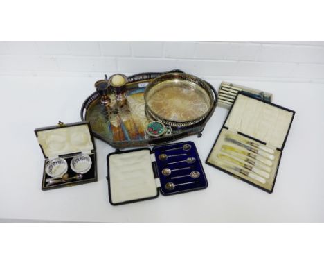 A quantity of Epns wares to include trays, butter knives, trinket boxes, salts, etc., (a lot) 