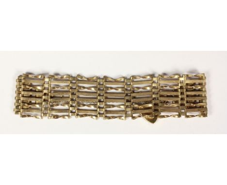 A 9ct gold 8 bar gate bracelet, 16.3gm 