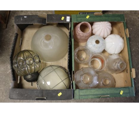 TWO TRAYS OF VINTAGE GLASS LIGHT SHADES TO INCLUDE COLOURED GLASS EXAMPLES 