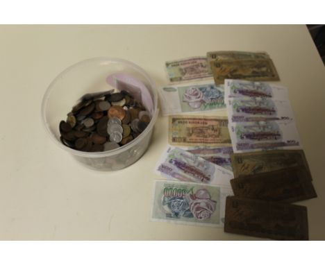 A TUB OF ASSORTED VINTAGE COINAGE AND BANK NOTES ETC. 