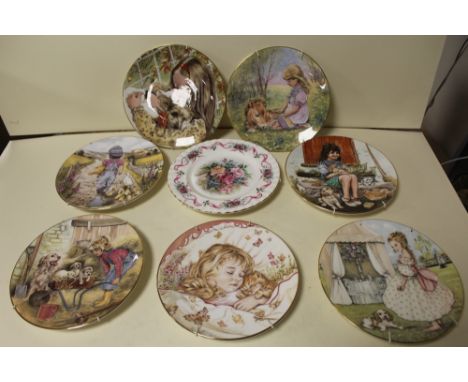 A COLLECTION OF COLLECTORS PLATES TO INCLUDE ROYAL WORCESTER EXAMPLES 