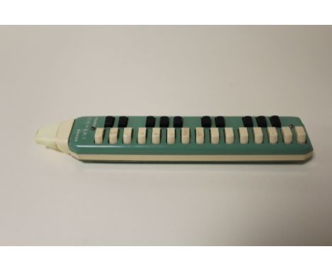 A VINTAGE HOHNER MELODICA SOPRANO INSTRUMENT