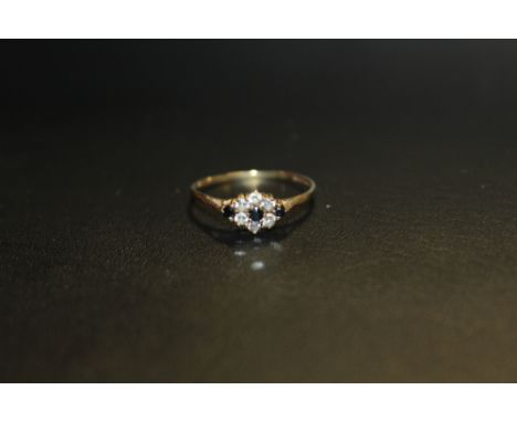 A HALLMARKED 9 CARAT GOLD DRESS RING 