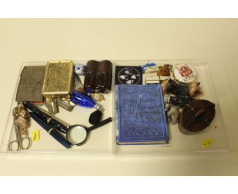 TWO BOXES OF COLLECTABLES TO INCLUDE VINTAGE FOUNTAIN PENS, HAT BOX SHAPED WOODEN BOX ETC. 