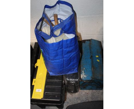 A STANLEY TOOLBOX TOGETHER WITH A METAL EXAMPLE AND A SELECTION OF HANDTOOLS, LEVEL KIT ETC