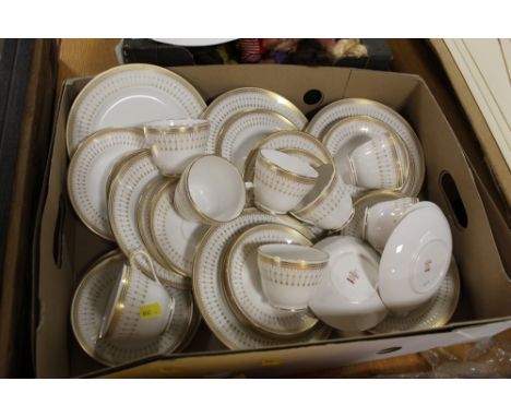 A TRAY OF SPODE Y8052 QUEEN'S GATE CHINA 