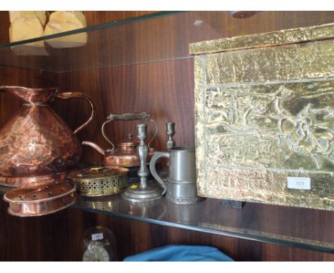 A COLLECTION OF METALWARE TO INCLUDE A LARGE COPPER JUG, BRASS COVERED LOG BOX DECORATED WITH A HUNTING SCENE ETC
