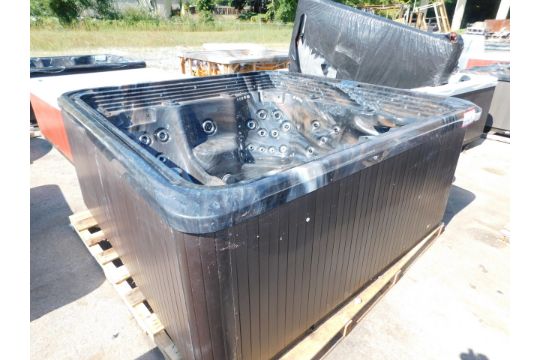 Dr Wellness G20 000 6 Person Hot Tub With 1 Lounger Minor