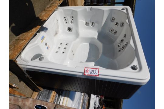 Dr Wellness 6 Person Hot Tub With 1 Lounger Minor