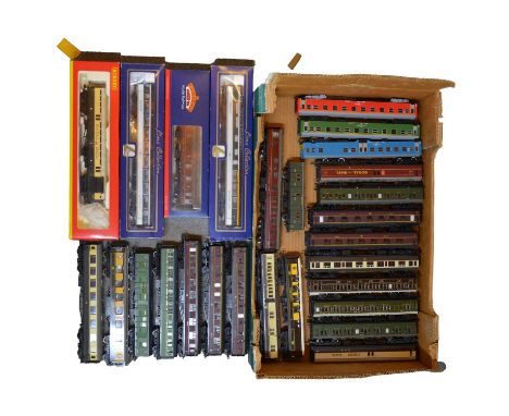 Twenty-seven OO gauge model railway passenger coaches, including Lima, Hornby, Bachmann and othersCondition report: