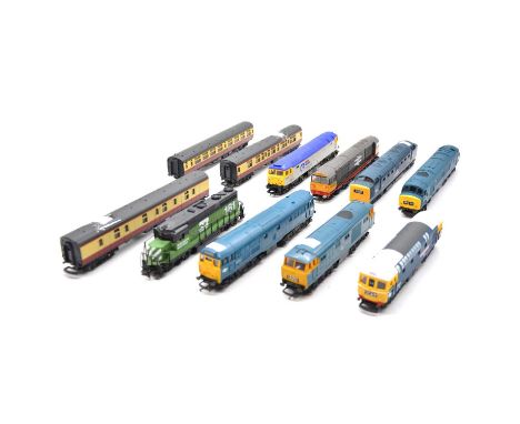 OO gauge model railway diesel locomotives, eight loose including Bachmann BN Bo-Bo EMD GP30 no.181; Hornby ref. R2479B Cotswo