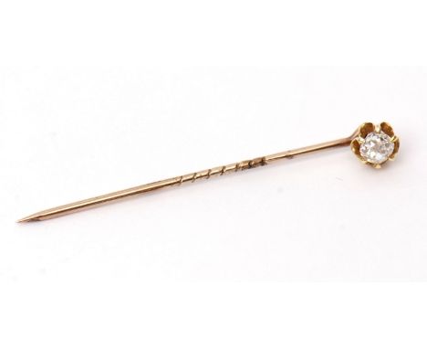Early 20th century diamond set stick pin, the finial claw set with an old cut diamond, 0.33ct approx, 55mm long in fitted cas