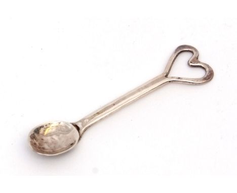 George V Arts &amp; Crafts condiment spoon with hammered oval bowl and split stem with heart shaped finial, length 6.8cms, wt