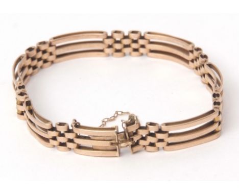 Edwardian 15ct stamped gold three-bar gate bracelet, safety chain fitting, 15gms  