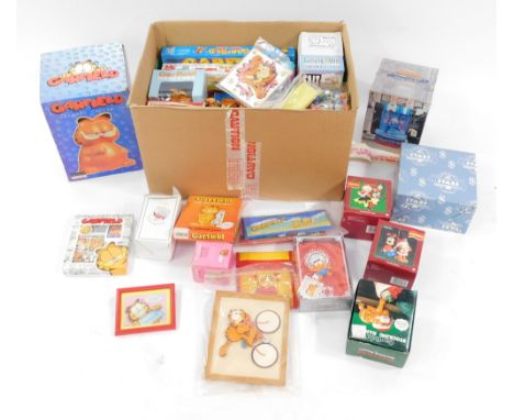 Garfield collectables, including a ceramic cookie jar, illuminated action musical, ornaments and sundries. (a quantity)