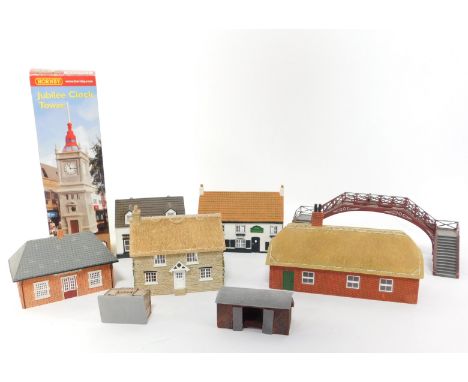Hornby Skaledale trackside buildings, some boxed, including The Mason's Arms Pub, Scaldale, Yew Tree Cottage, Wheatsheaf Arms