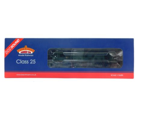 A Bachmann Branch Line OO gauge locomotive Class 25/1 Diesel D5183, BR green, DCC, with sound, 32-330DS, boxed.