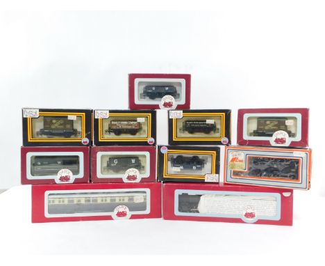 A Dapol OO gauge steam locomotive County of Worcester, GWR green livery, 4-6-0, D/3, and Auto Trailer Coach and eight wagons,