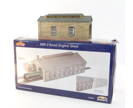 A Bachmann Scenecraft NER 2 Road Engine Shed, boxed, together with a separate office building. (2)