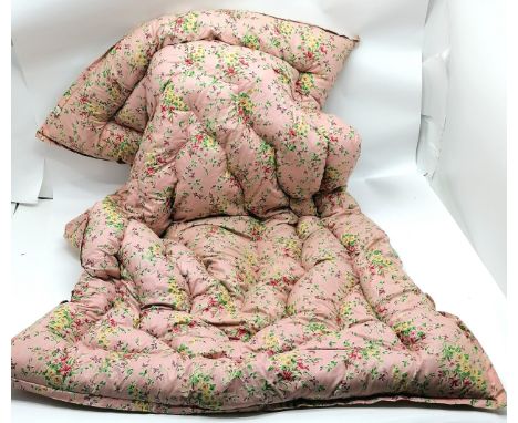Single feather eiderdown with pink floral design - 100cm x 150cm