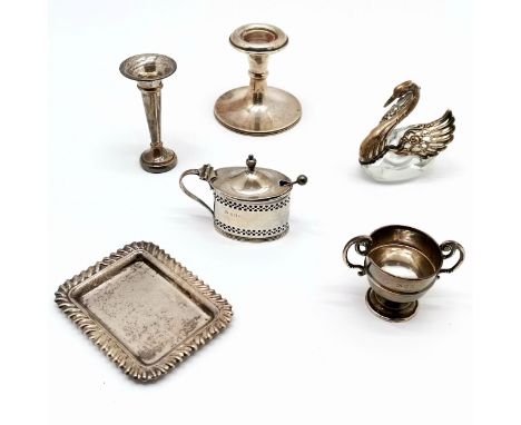 Qty of silver items inc 835 marked glass bodied swan salt, miniature trophy cup etc - weighable silver 84g &amp; total weight