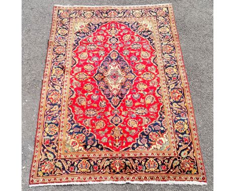 Kashan red grounded rug with central medallion 207cm x 136cm