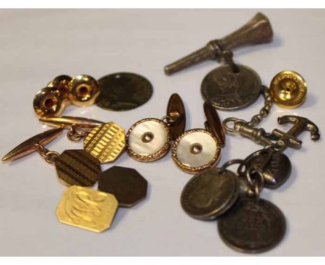 NINE CARAT GOLD CUFFLINKS 
together with fourteen carat gold buttons etc