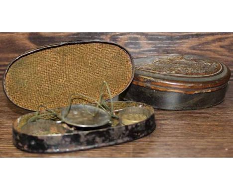 CARVED HORN SNUFF BOX AND EARLY 19TH CENTURY TOLEWARE CASED SCALES