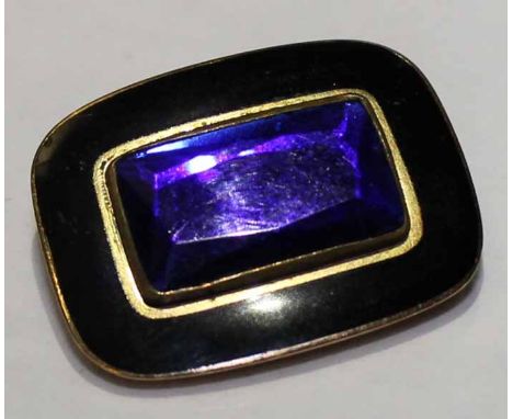 GOLD AND ENAMEL PASTE SET MOURNING BROOCH