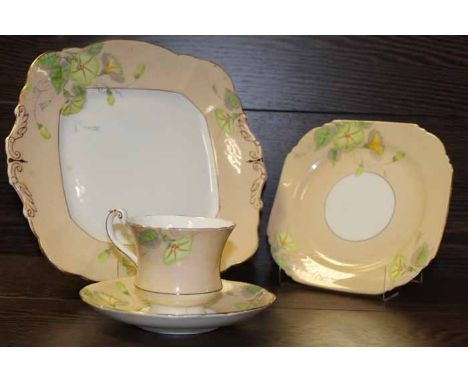 PARAGON FLORAL TEA SET
with attractive floral print design on a satin ground, eleven cups
Some cracks and minor chips on seve