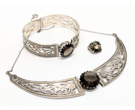 A 1977 ornate Edinburgh silver jewellery set by Celtic Art Industries. Including a necklace, bracelet, and earring.