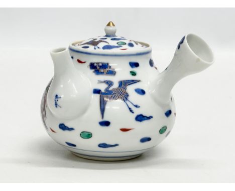 Takano Shōami. A Japanese hand painted ceramic teapot. Takano Shōami, Kyoto, Japan. 13x10x9cm