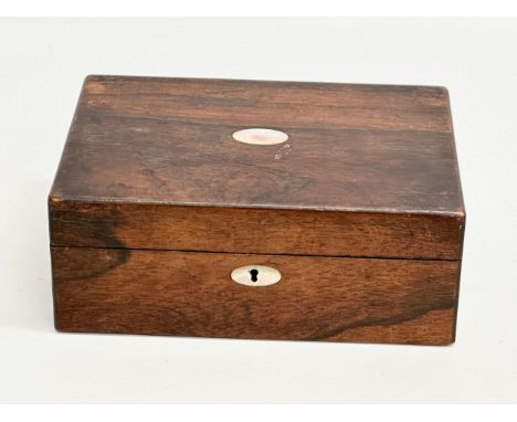 A Victorian rosewood and mother of pearl jewellery box/storage box. 25x17x9.5cm