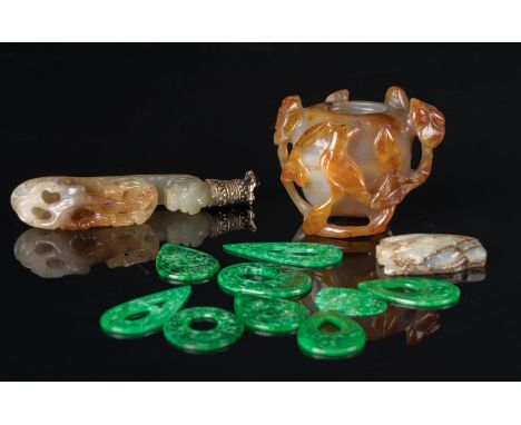  Lot of 9 green jadeite carvings, one carnelian cup (lid missing), one jade buckle and a small jade pendant . Cm 11,00. 