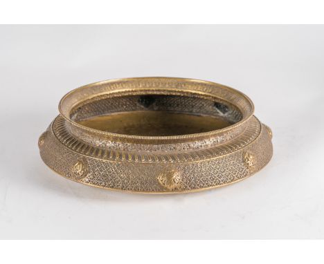  A copper alloy basin embossed with auspicious symbols and double vajra  Tibet, early 20th century . Cm 30,50 x 8,00. 