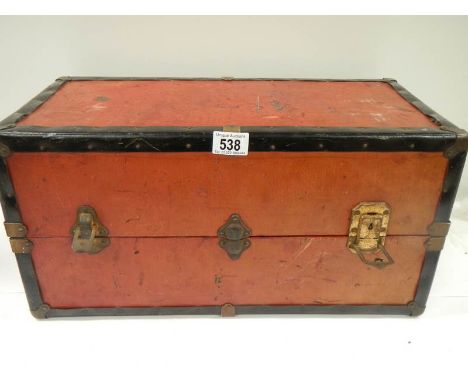 An small travel trunk containing drawers, 20.5" (50cm) x 10" (25cm) x 10" (25cm).