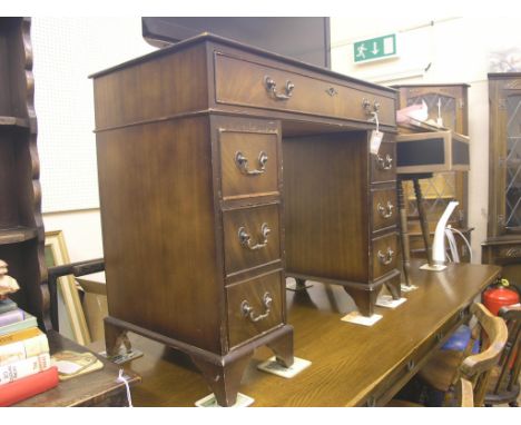 A small, reproduction mahogany pedestal desk, inset leather top above single frieze drawer, bracket feet, 3ft. 