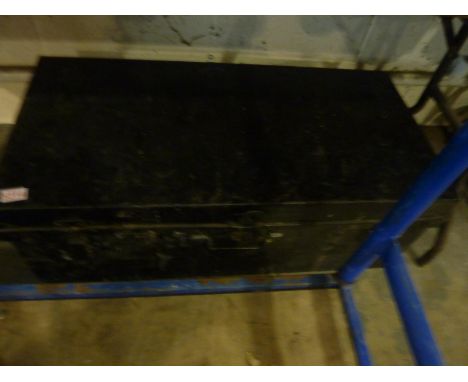 Lockable steel storage trunk with side handles, 120 x 40 x 30cm. Not available for in-house P&amp;P