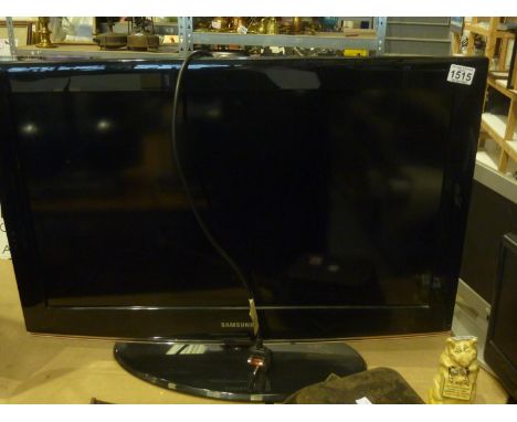 Samsung 32 inch TV with remote. All electrical items in this lot have been PAT tested for safety and have passed. This does n