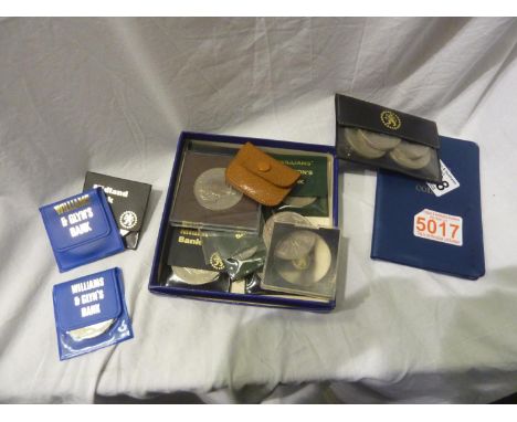 12 world coins and medals - larger diameter. UK P&amp;P Group 1 (£16+VAT for the first lot and £2+VAT for subsequent lots) 