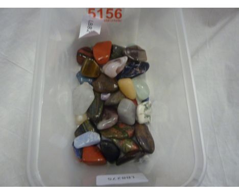 Quantity of polished gemstones and minerals. UK P&amp;P Group 1 (£16+VAT for the first lot and £2+VAT for subsequent lots)&nb