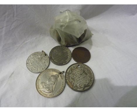 Seven gold plated novelty notes including Harry Potter, Disney, Joker and Venom. UK P&amp;P Group 0 (£6+VAT for the first lot