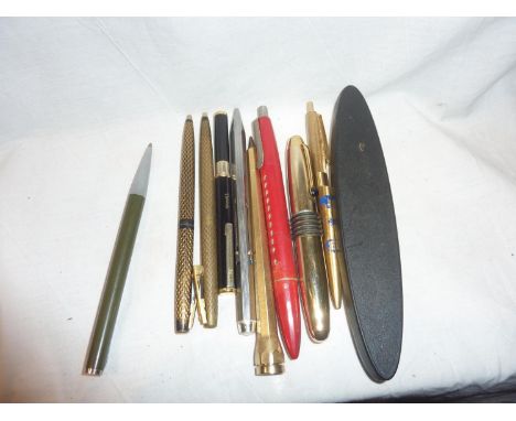 Collection of pens and propelling pencils. UK P&amp;P Group 1 (£16+VAT for the first lot and £2+VAT for subsequent lots) 