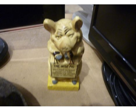 Cast iron The Wise Pig money box, H: 15 cm. UK P&amp;P Group 1 (£16+VAT for the first lot and £2+VAT for subsequent lots)